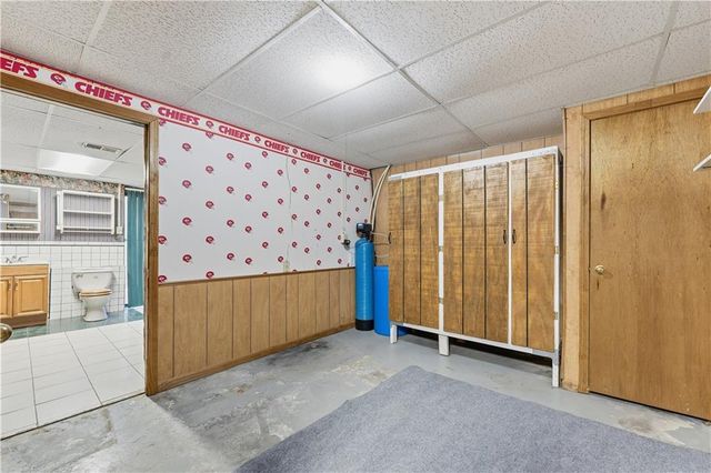 12703 N Robinhood Lane, Kansas City, MO 64164