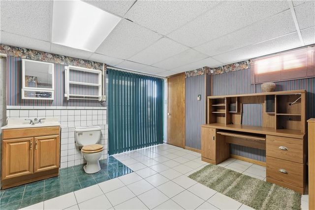 12703 N Robinhood Lane, Kansas City, MO 64164