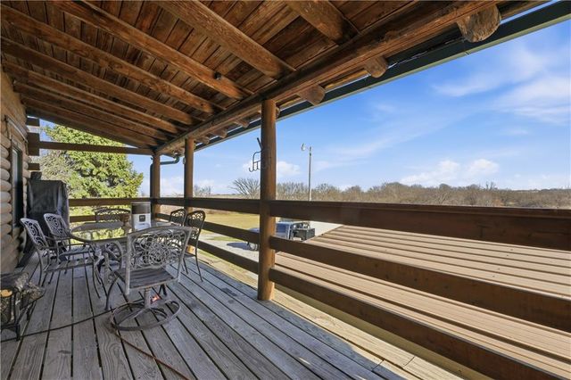 12703 N Robinhood Lane, Kansas City, MO 64164