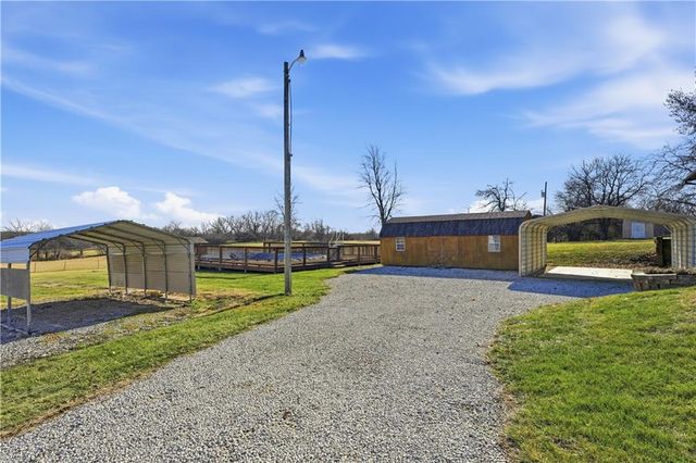 12703 N Robinhood Lane, Kansas City, MO 64164