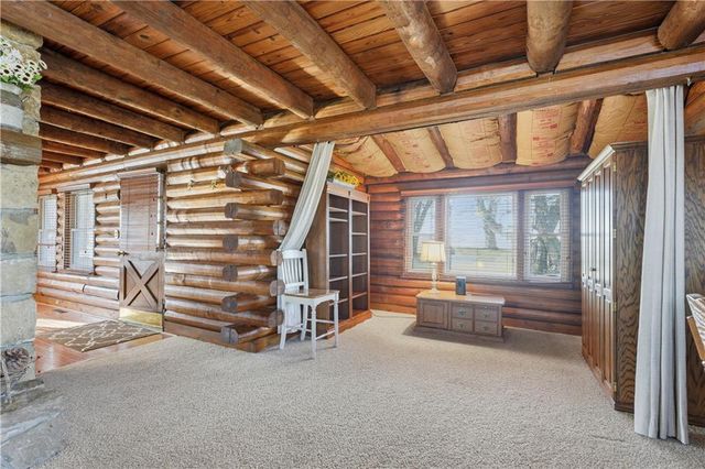 12703 N Robinhood Lane, Kansas City, MO 64164