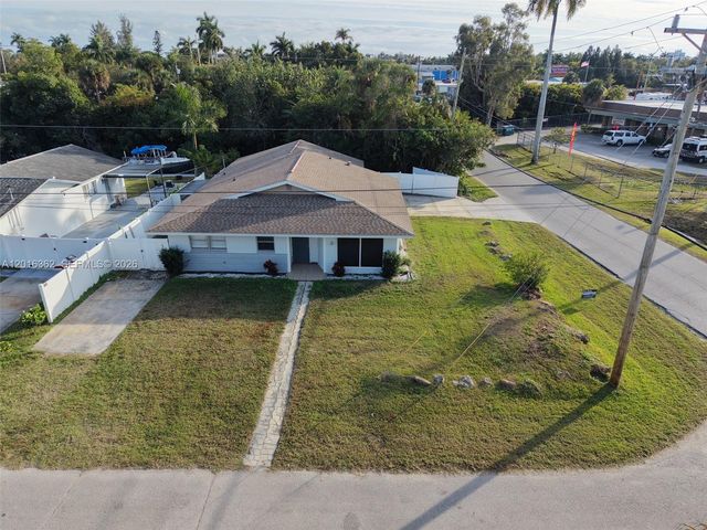 56 Cardinal Dr, North Fort Myers, FL 33917