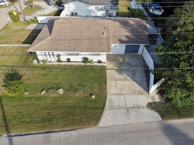 56 Cardinal Dr, North Fort Myers, FL 33917