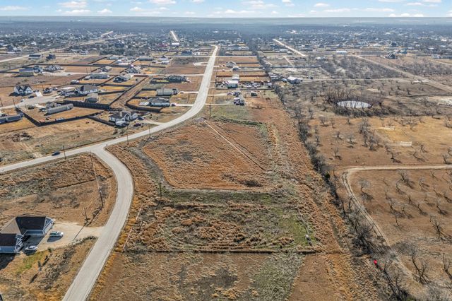 255 Bianca CIR, Del Valle, TX 78617