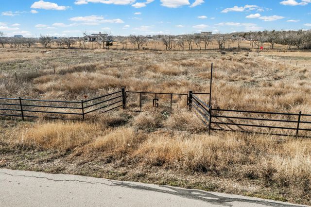 255 Bianca CIR, Del Valle, TX 78617