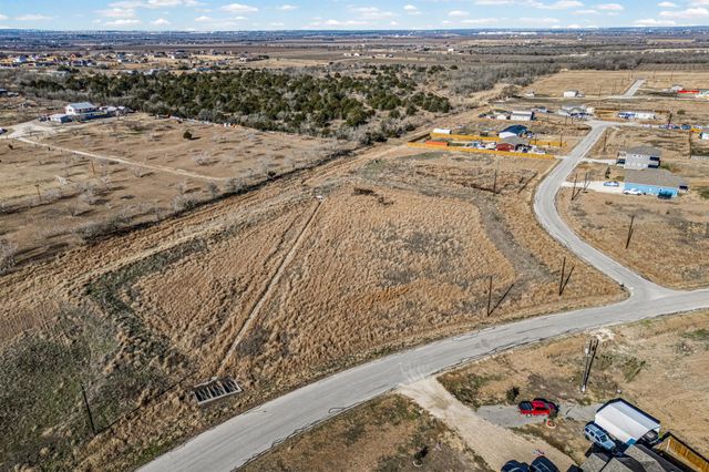 255 Bianca CIR, Del Valle, TX 78617