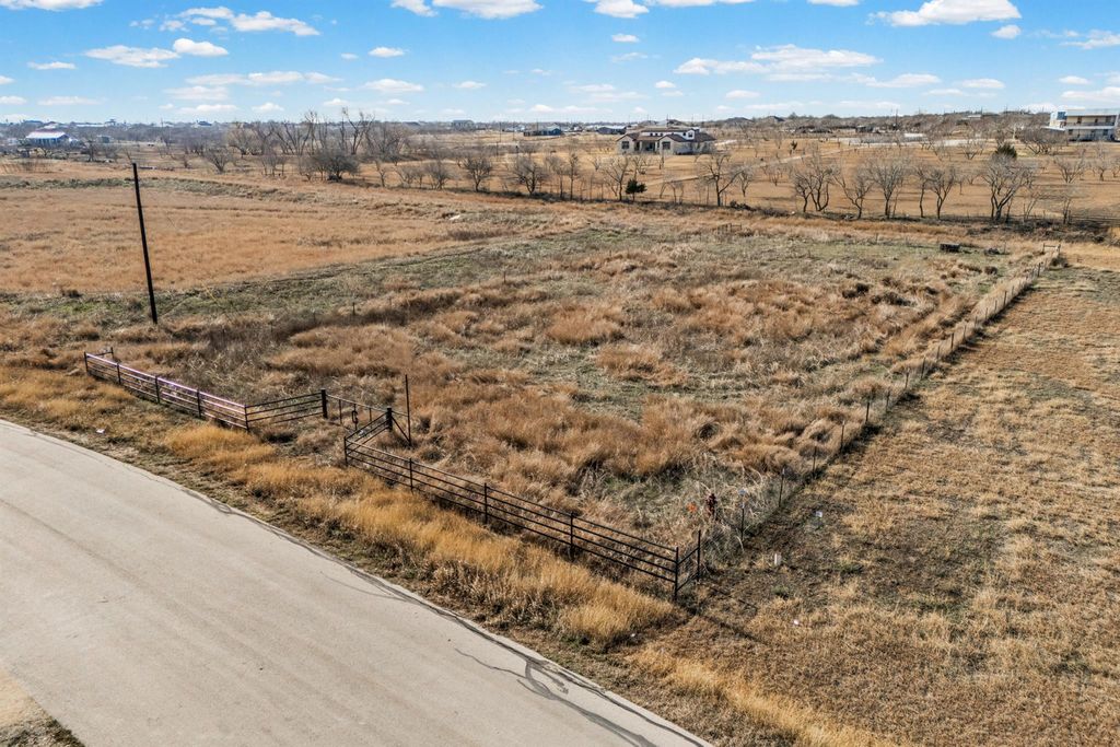 255 Bianca CIR, Del Valle, TX 78617