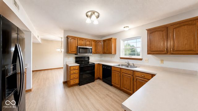 1237 Luce Creek Circle, Greenwood, IN 46142