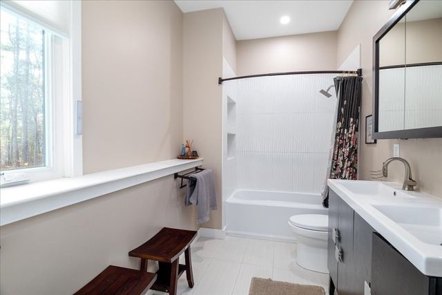 145 W River Street, Upton, MA 01568