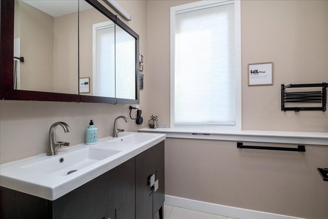 145 W River Street, Upton, MA 01568