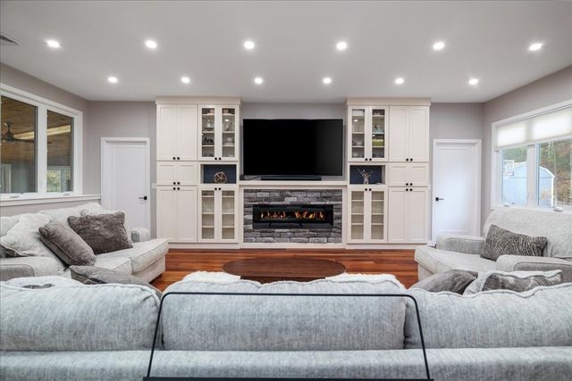 145 W River Street, Upton, MA 01568