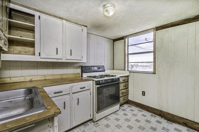 8275 County Road 4, Pampa, TX 79065