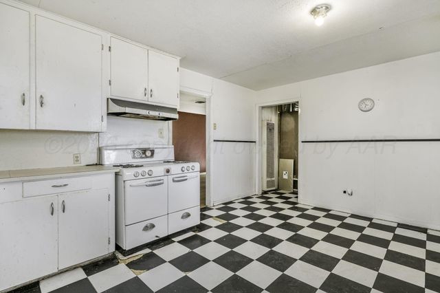 8275 County Road 4, Pampa, TX 79065