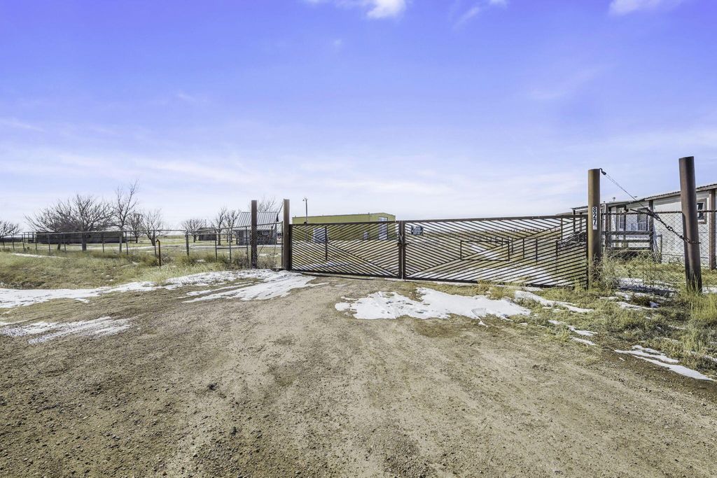 8275 County Road 4, Pampa, TX 79065