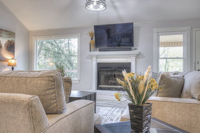 204 Hogan Ln, Columbia, TN 38401