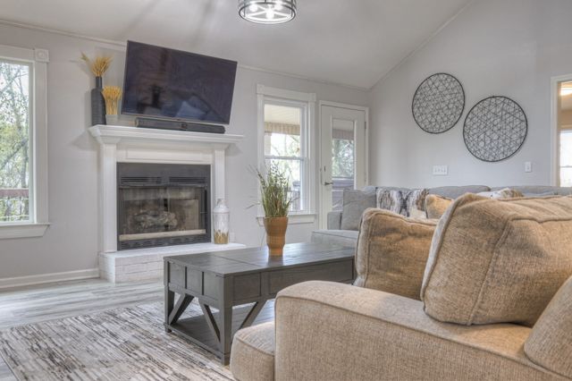 204 Hogan Ln, Columbia, TN 38401