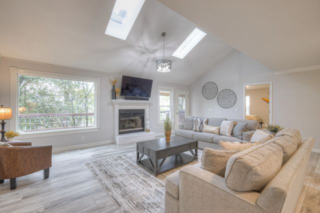 204 Hogan Ln, Columbia, TN 38401