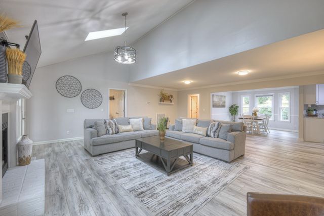 204 Hogan Ln, Columbia, TN 38401