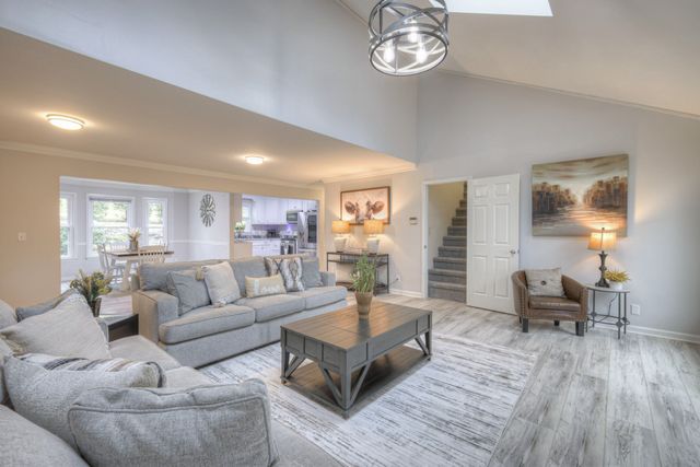 204 Hogan Ln, Columbia, TN 38401