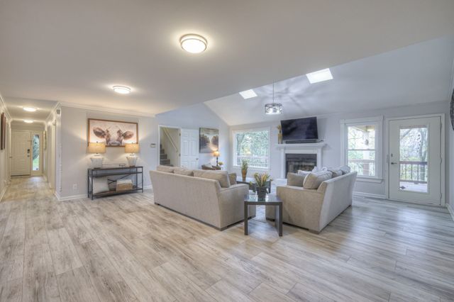 204 Hogan Ln, Columbia, TN 38401