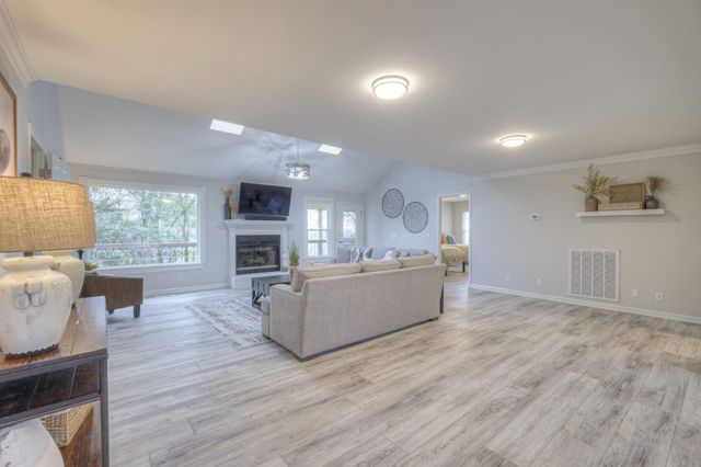 204 Hogan Ln, Columbia, TN 38401