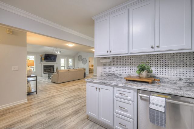 204 Hogan Ln, Columbia, TN 38401