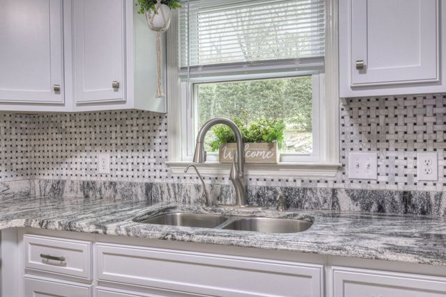 204 Hogan Ln, Columbia, TN 38401