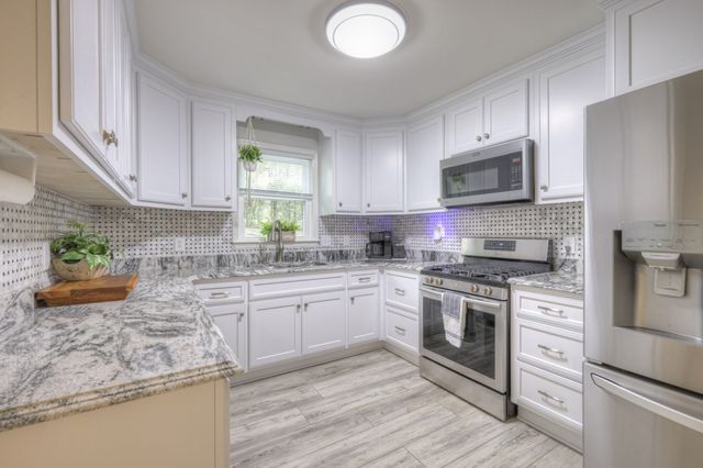 204 Hogan Ln, Columbia, TN 38401