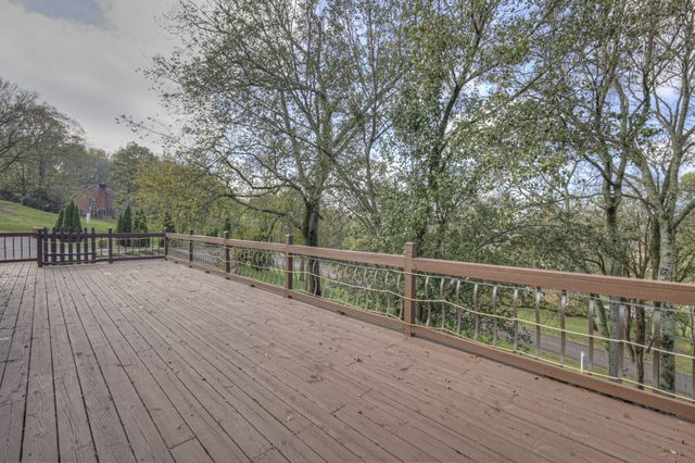 204 Hogan Ln, Columbia, TN 38401