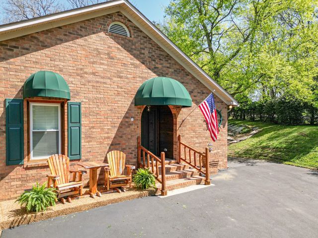 204 Hogan Ln, Columbia, TN 38401