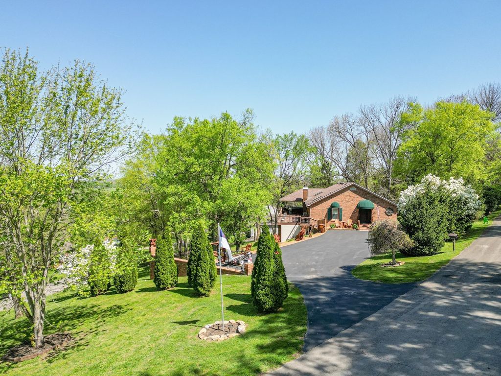 204 Hogan Ln, Columbia, TN 38401