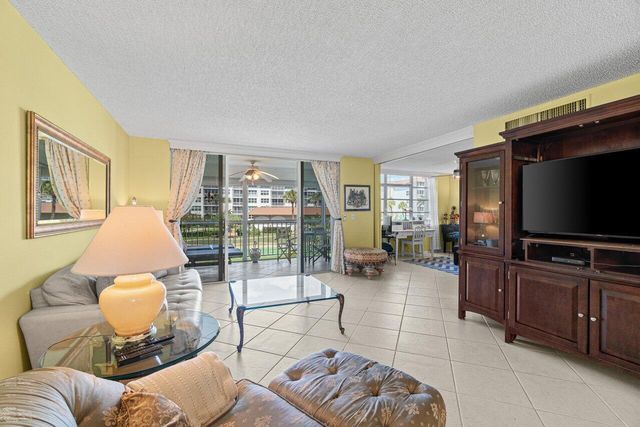 911 Gardenia Drive 249, Delray Beach, FL 33483