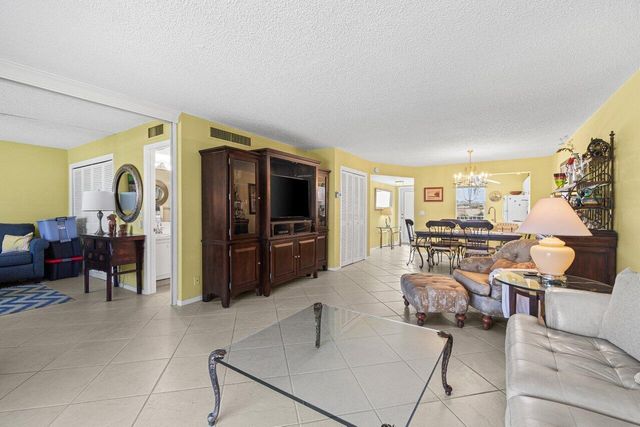 911 Gardenia Drive 249, Delray Beach, FL 33483