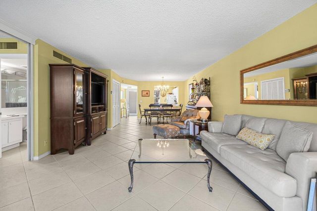 911 Gardenia Drive 249, Delray Beach, FL 33483