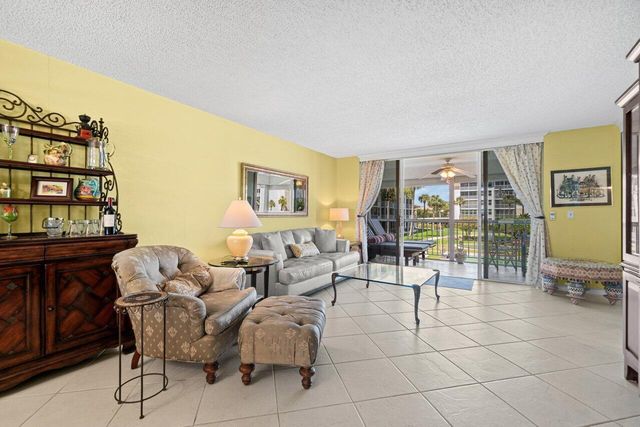 911 Gardenia Drive 249, Delray Beach, FL 33483
