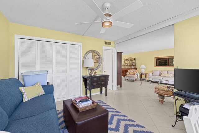911 Gardenia Drive 249, Delray Beach, FL 33483