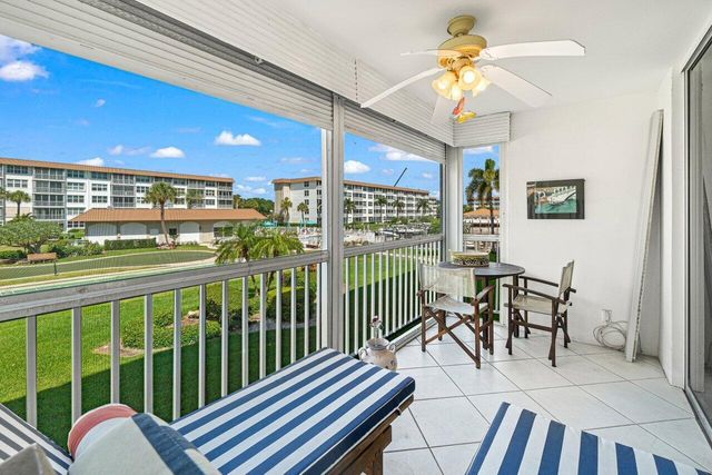 911 Gardenia Drive 249, Delray Beach, FL 33483