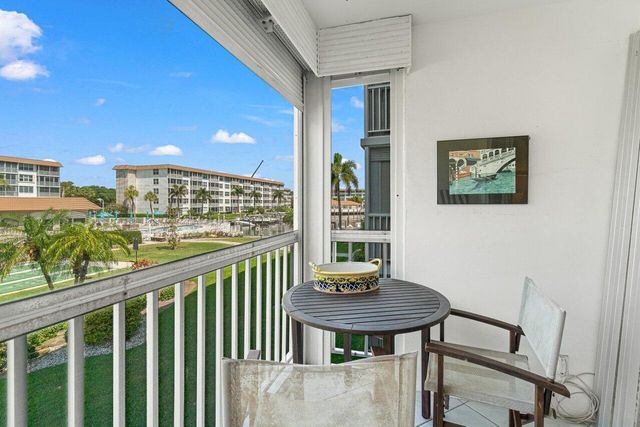 911 Gardenia Drive 249, Delray Beach, FL 33483