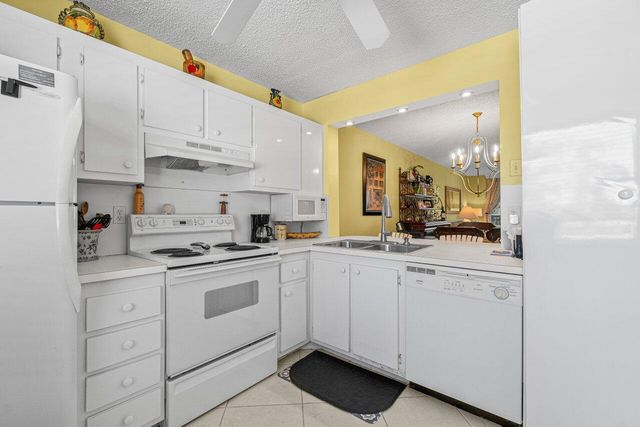 911 Gardenia Drive 249, Delray Beach, FL 33483