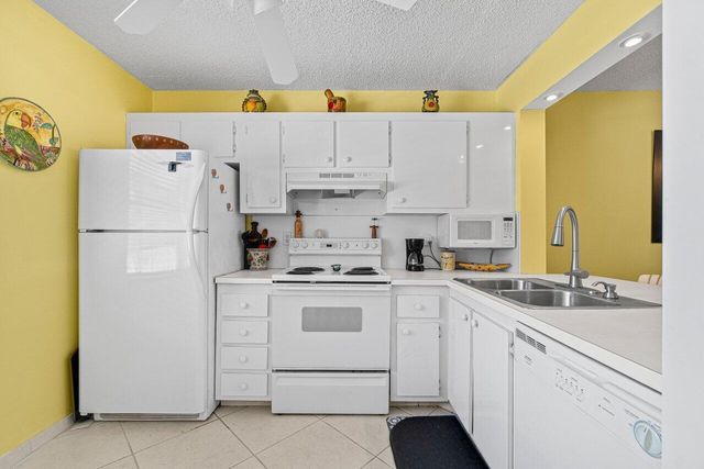 911 Gardenia Drive 249, Delray Beach, FL 33483