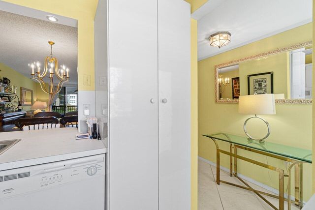 911 Gardenia Drive 249, Delray Beach, FL 33483