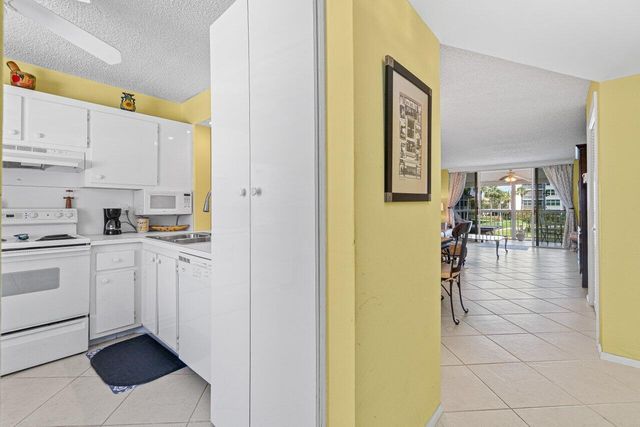 911 Gardenia Drive 249, Delray Beach, FL 33483