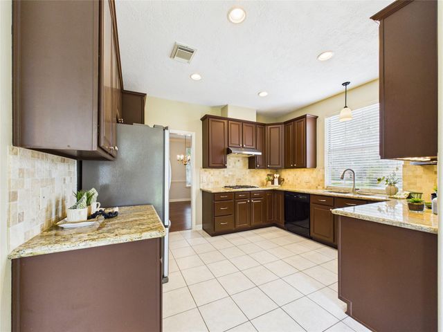 1711 Brill Drive, Friendswood, TX 77546