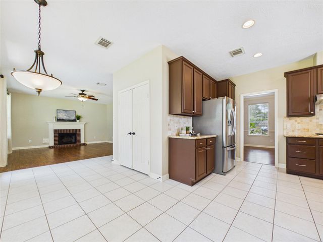 1711 Brill Drive, Friendswood, TX 77546
