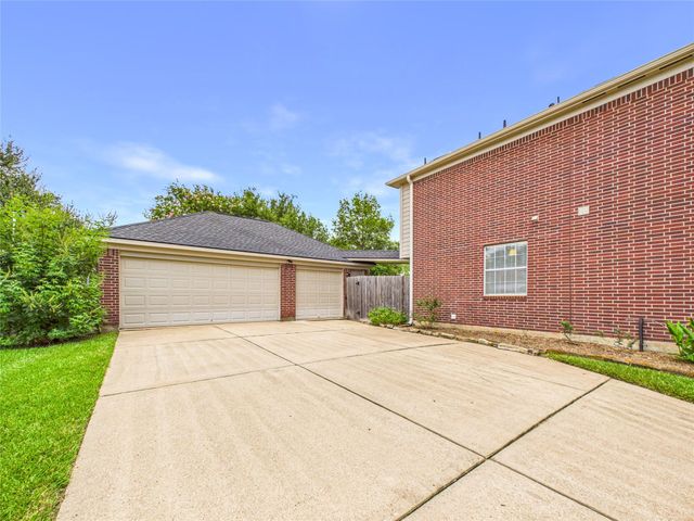 1711 Brill Drive, Friendswood, TX 77546