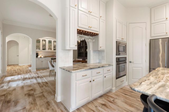 10 Mill Point Place, The Woodlands, TX 77380