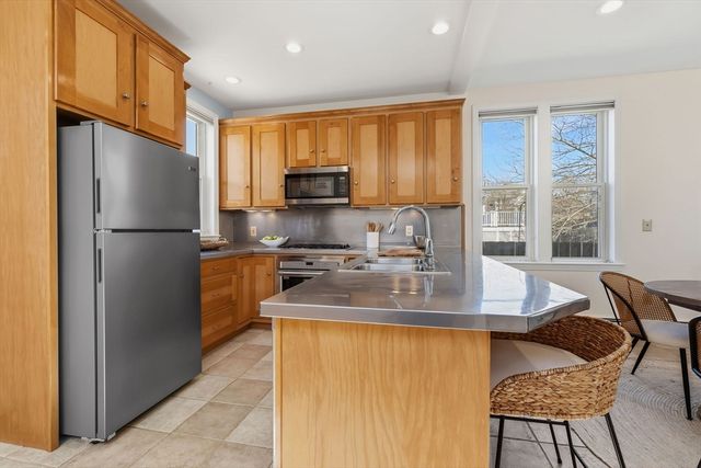 16 Harvard Way, Newbury, MA 01951