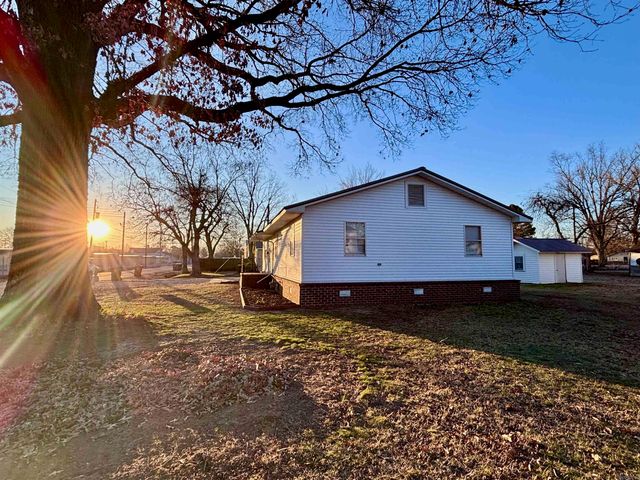 410 E Elm St, Walnut Ridge, AR 72476