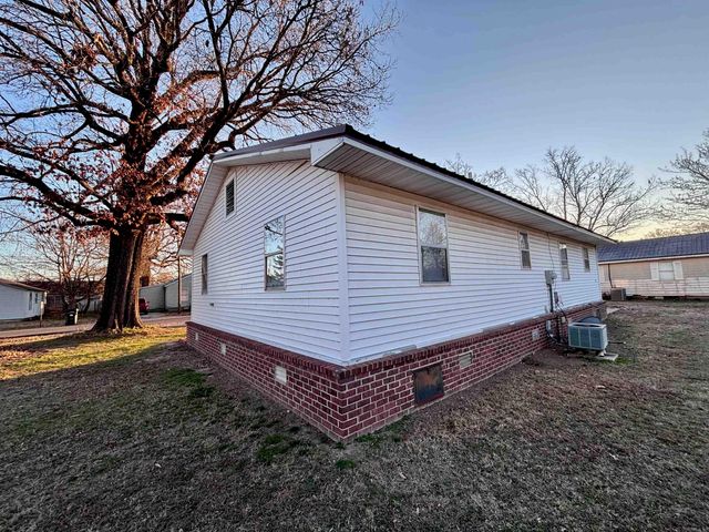 410 E Elm St, Walnut Ridge, AR 72476