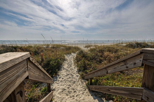 17 Beach Club Villas, Isle Of Palms, SC 29451